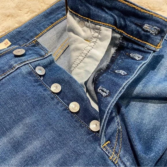 NWT(32x28) Levi’s Wedgie Straight Jeans High Rise Button Fly Medium Wash - Picture 11 of 14